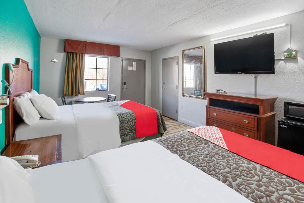 Double Room with Two Double Beds Smoking at Hotel O Columbia Downtown near I-65