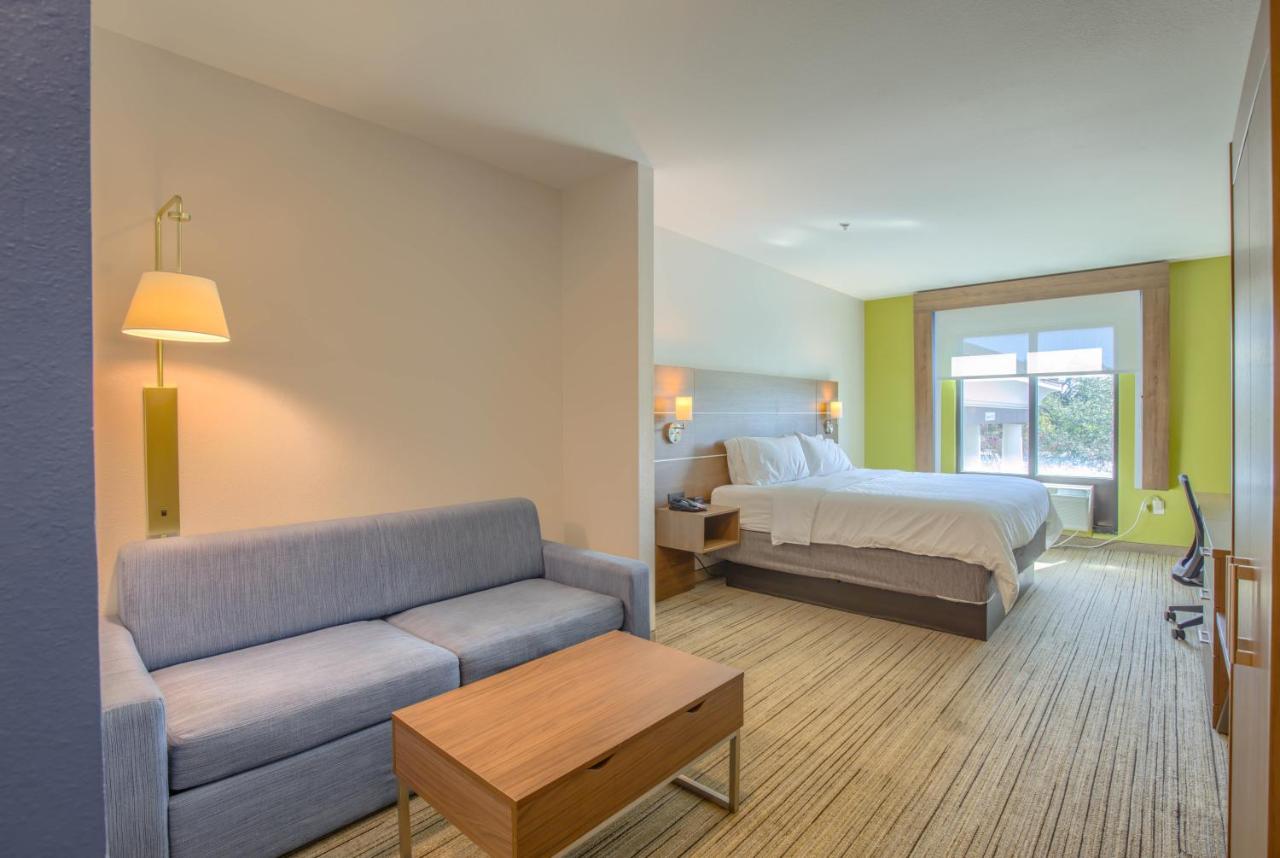 Executive King Suite - Non-Smoking at Holiday Inn Express & Suites Gulf Shores by IHG