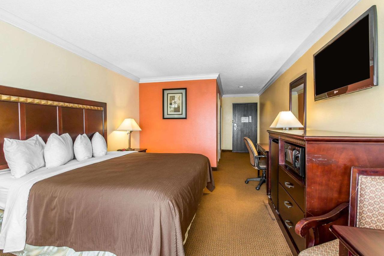 Accessible Room, 1 King Bed, Roll-In Shower, Non Smoking at Quality Inn & Suites Bell Gardens - Los Angeles
