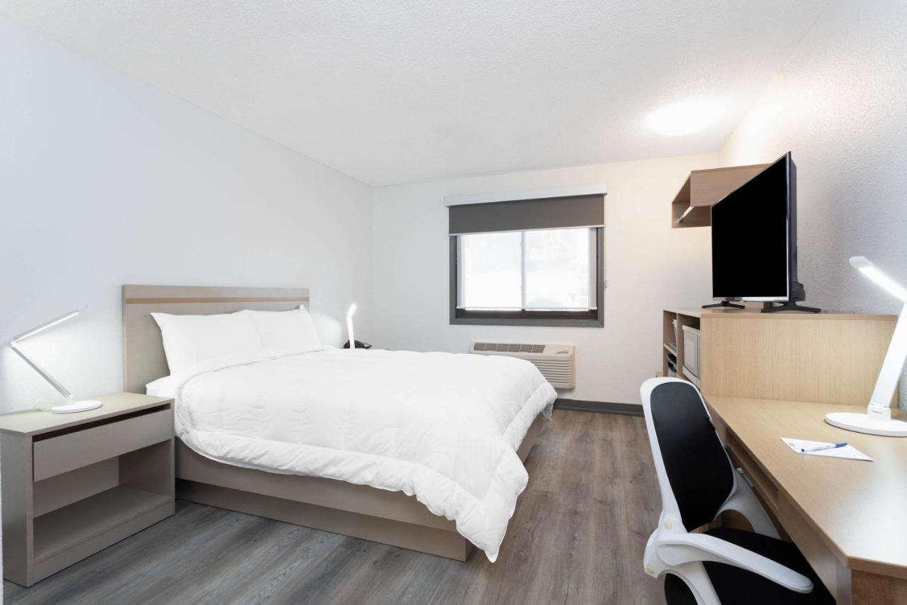 Queen Room - Mobility Access/Non-Smoking at Travelodge by Wyndham Elkhart