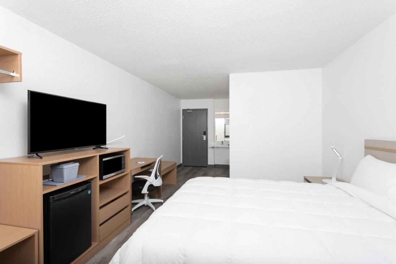 Queen Room - Mobility Access/Non-Smoking at Travelodge by Wyndham Elkhart