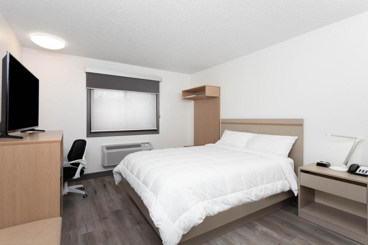 Queen Room - Non-Smoking at Travelodge by Wyndham Elkhart