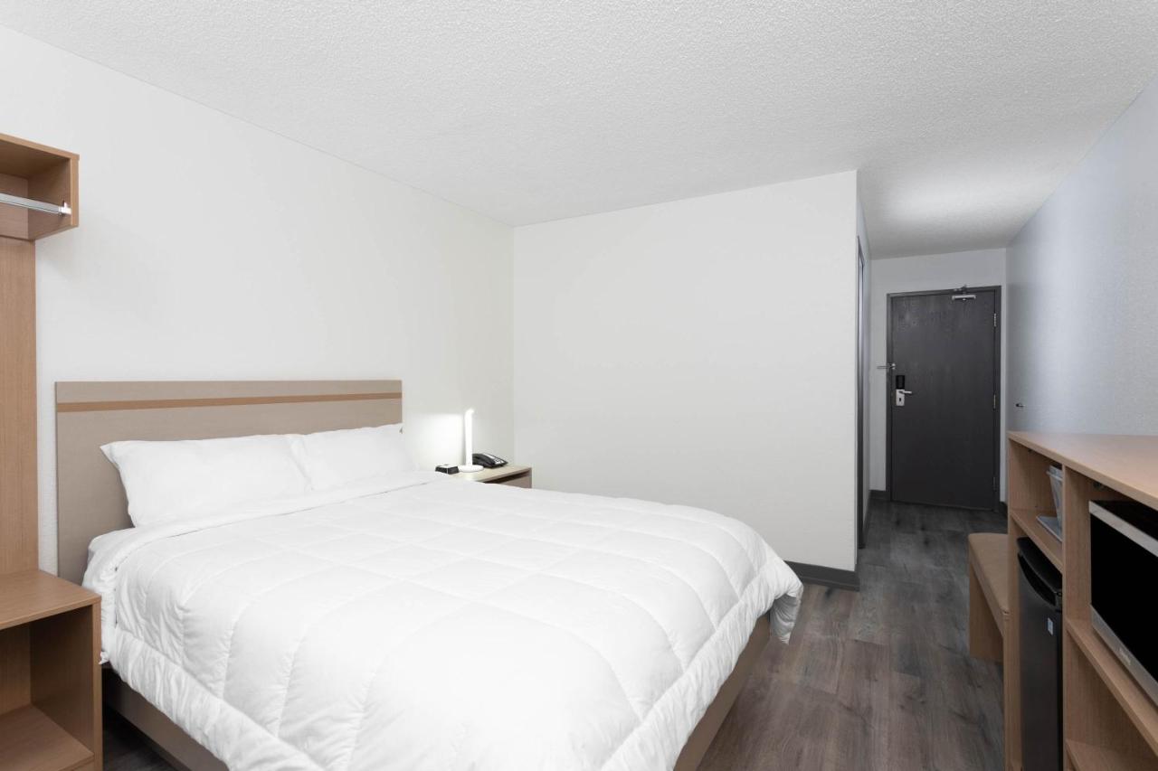 Queen Room - Non-Smoking at Travelodge by Wyndham Elkhart