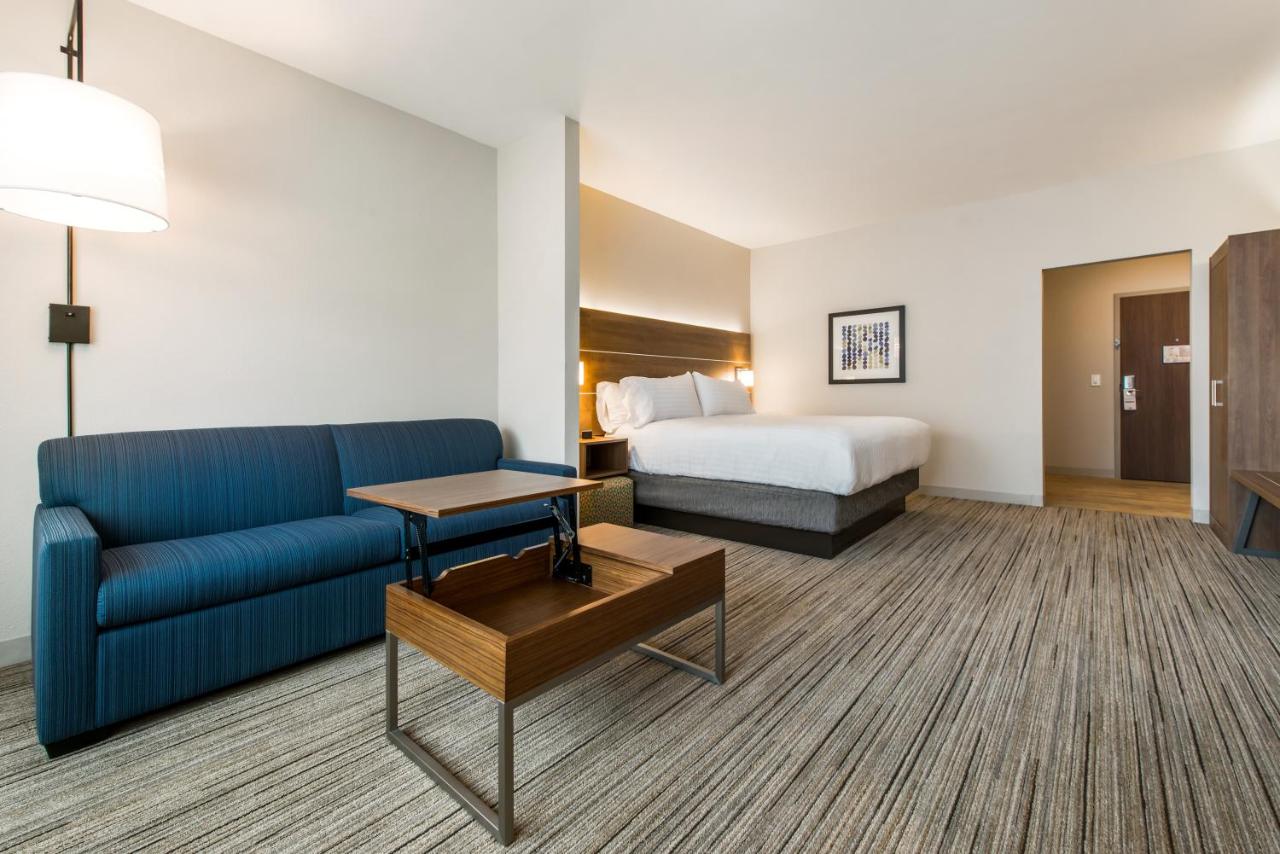King Suite - Non-Smoking at Holiday Inn Express & Suites Carrollton West by IHG