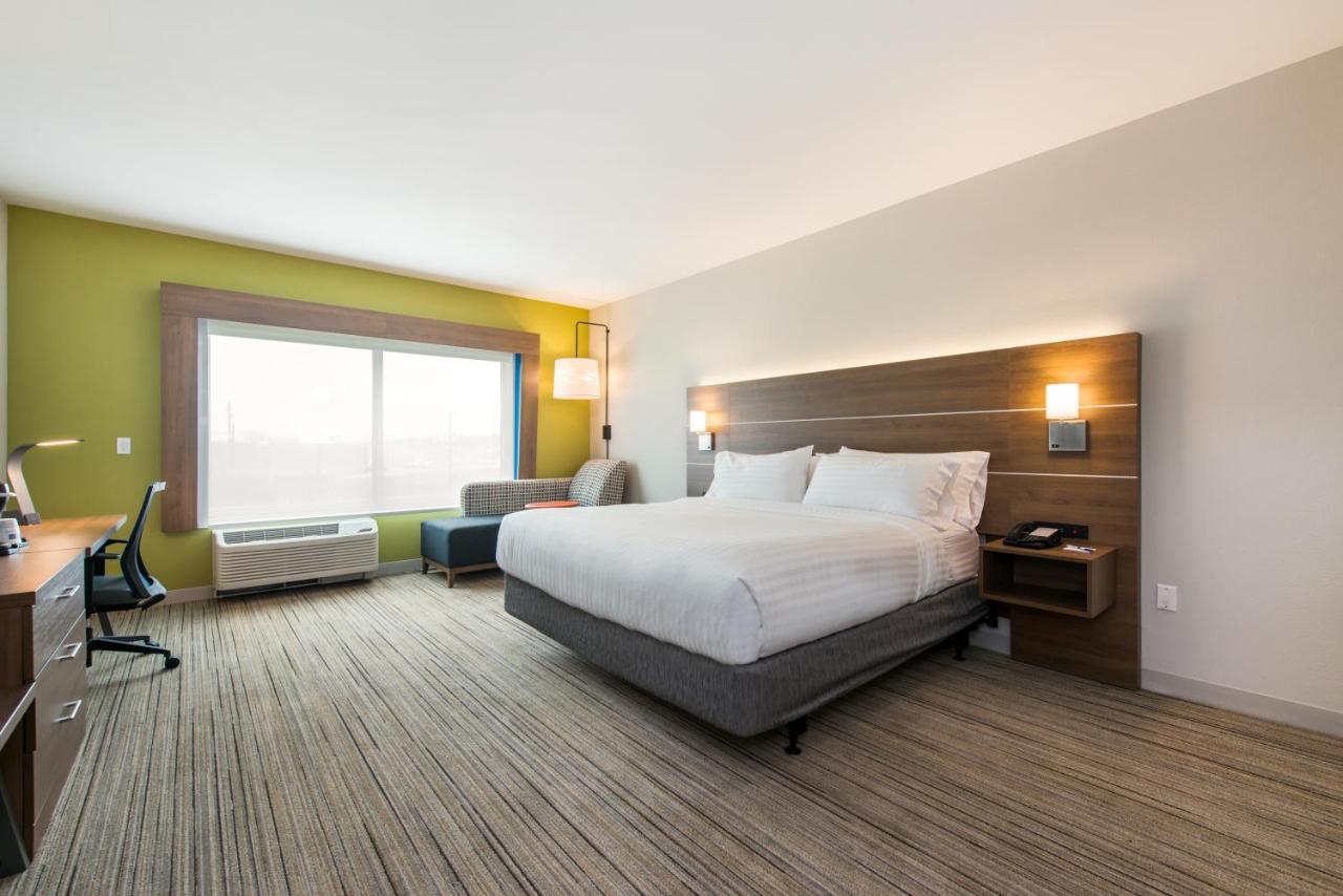 King Studio at Holiday Inn Express & Suites Carrollton West by IHG