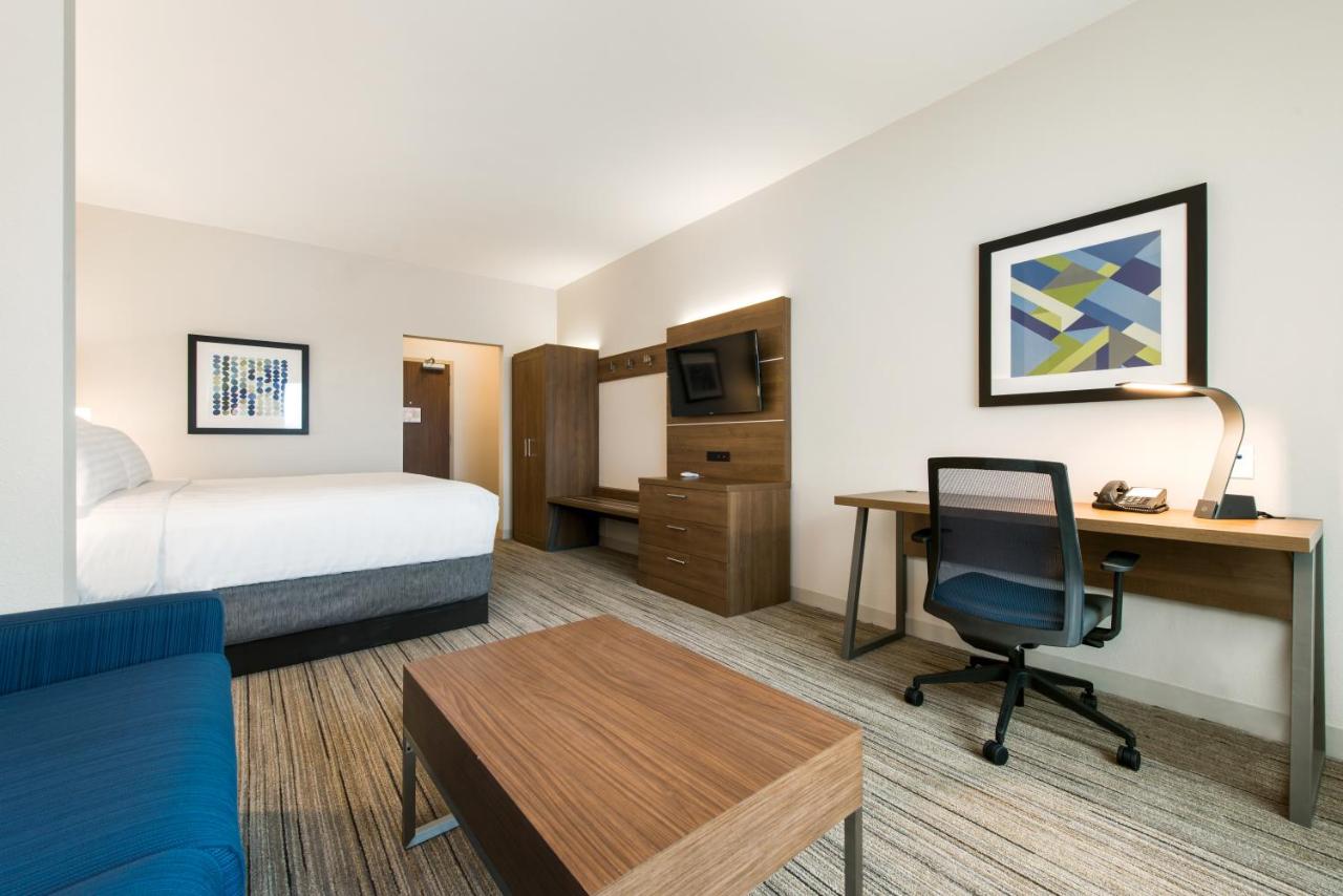 Studio at Holiday Inn Express & Suites Carrollton West by IHG