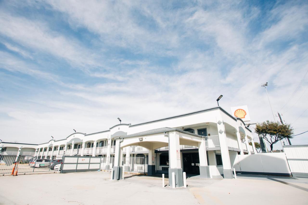| Palace Inn North