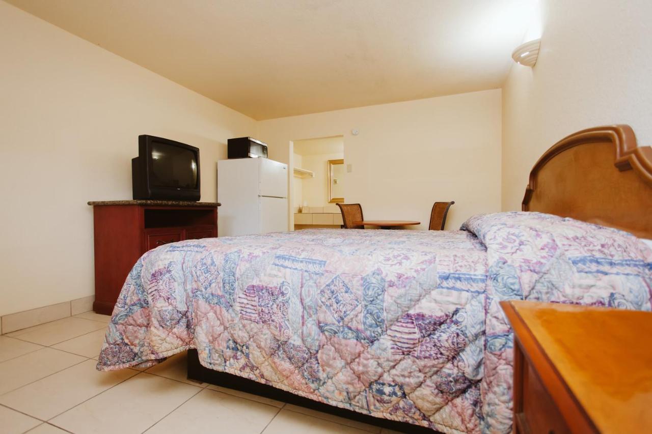 | Palace Inn North