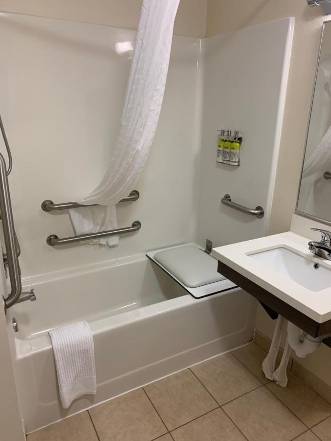 Queen Studio - Disability Access/Non-Smoking at Candlewood Suites Fargo-N. Dakota State University, an IHG Hotel