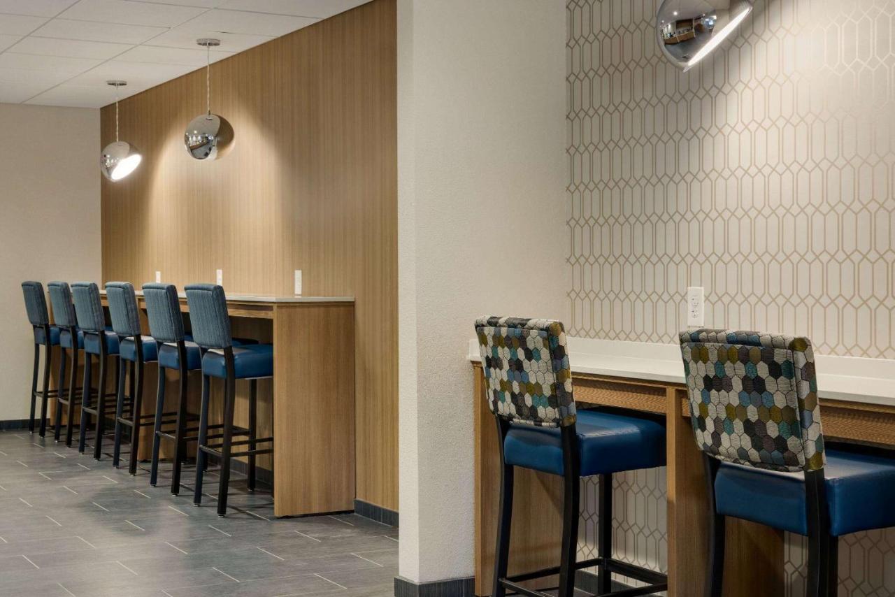 | Microtel Inn & Suites by Wyndham Gambrills