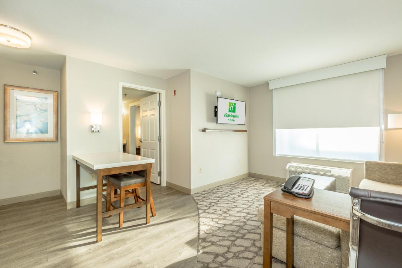  | Holiday Inn Hotel & Suites Peachtree City