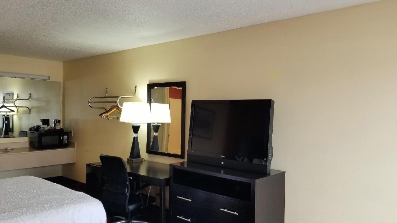 King Room - Mobility Access/Non-Smoking at Travelodge by Wyndham Richmond IN