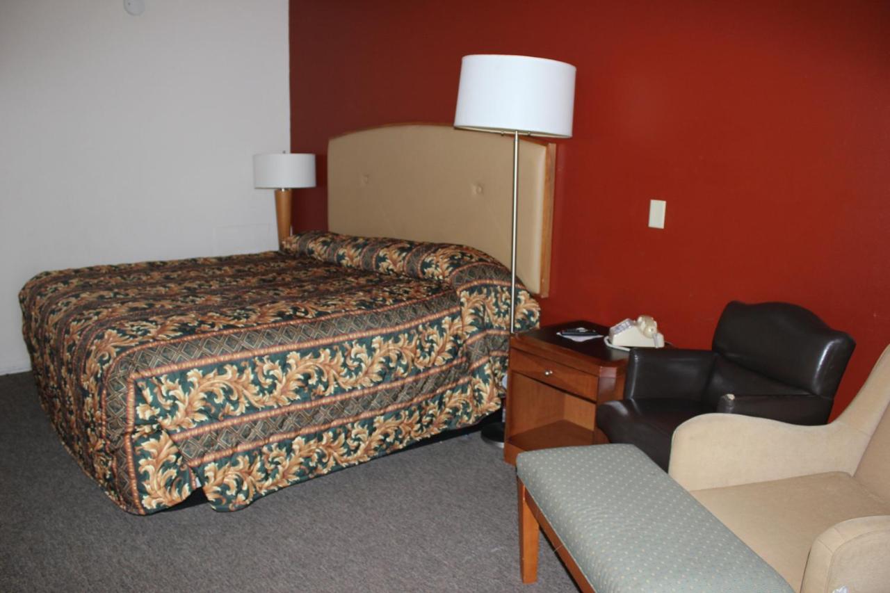 | Hastings Express Inn