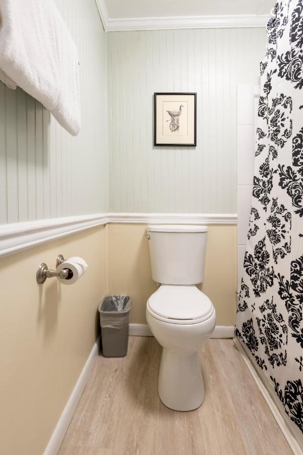 Deluxe Double Room at Blackbeard's Lodge