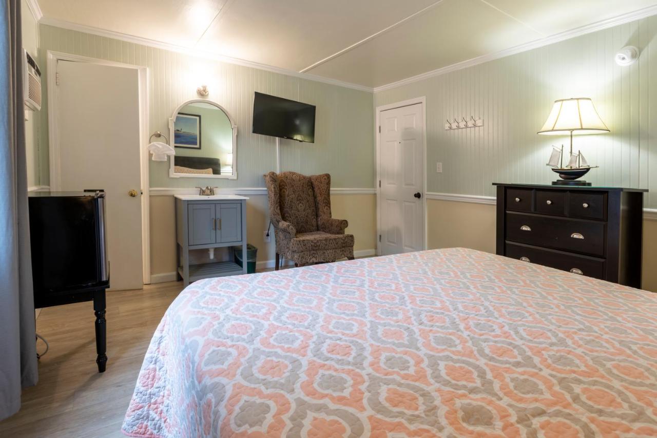 Deluxe Double Room at Blackbeard's Lodge