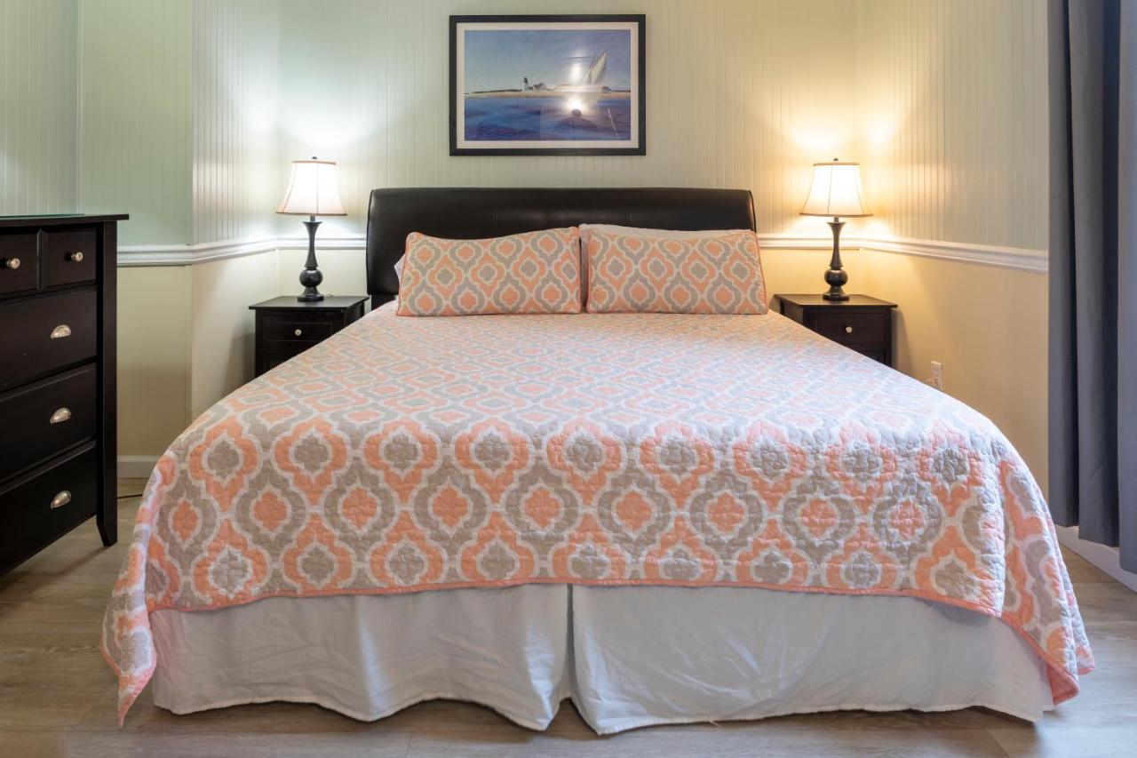 Deluxe Double Room at Blackbeard's Lodge