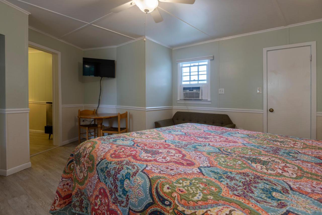 Deluxe Double Room (1 adult + 2 children) at Blackbeard's Lodge