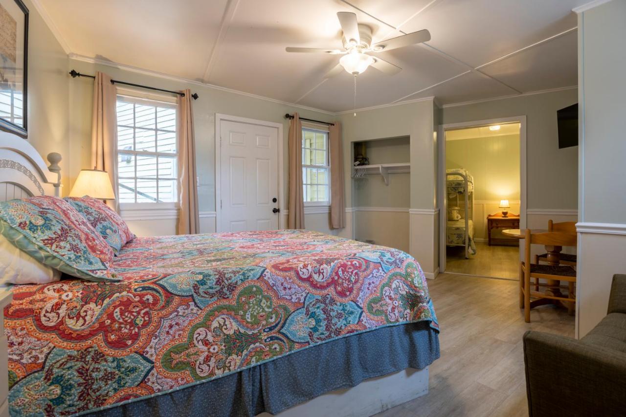 Deluxe Double Room (1 adult + 2 children) at Blackbeard's Lodge
