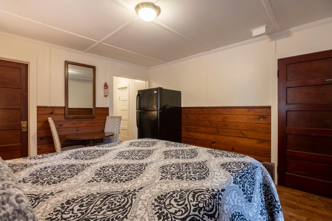 Deluxe Double Studio at Blackbeard's Lodge