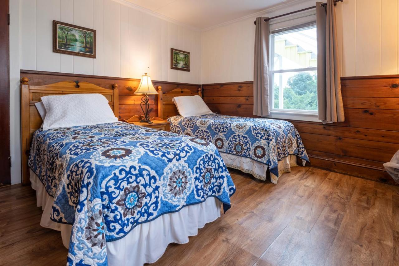 Deluxe Double Studio at Blackbeard's Lodge