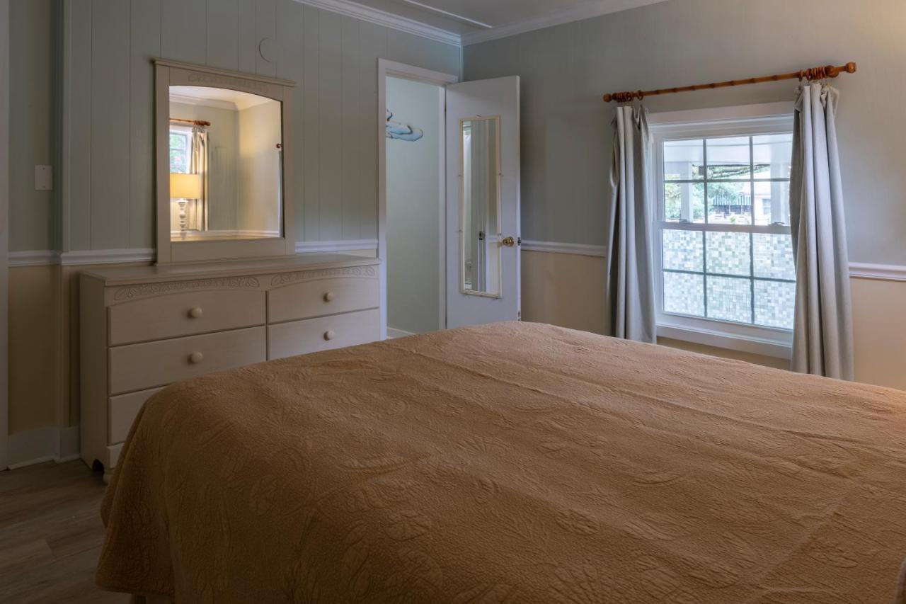 Apartment with Pool View at Blackbeard's Lodge