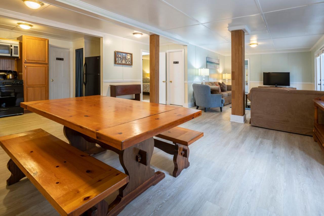 Apartment with Pool View at Blackbeard's Lodge