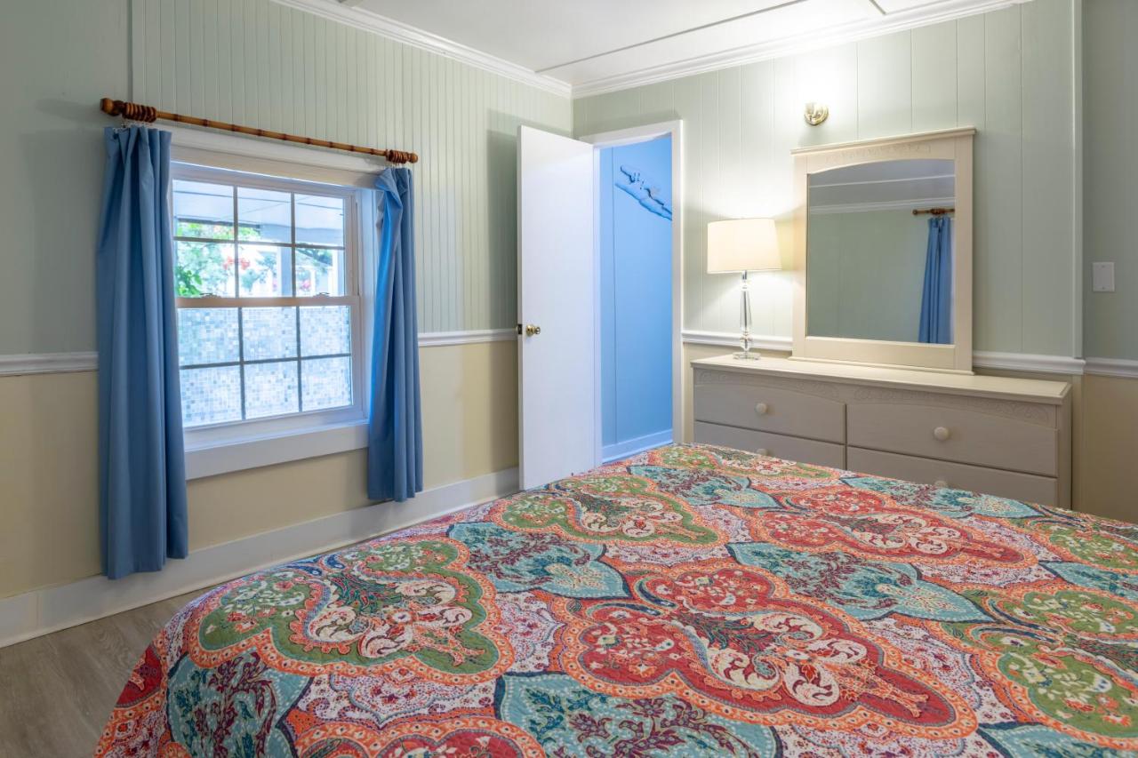 Apartment with Pool View at Blackbeard's Lodge