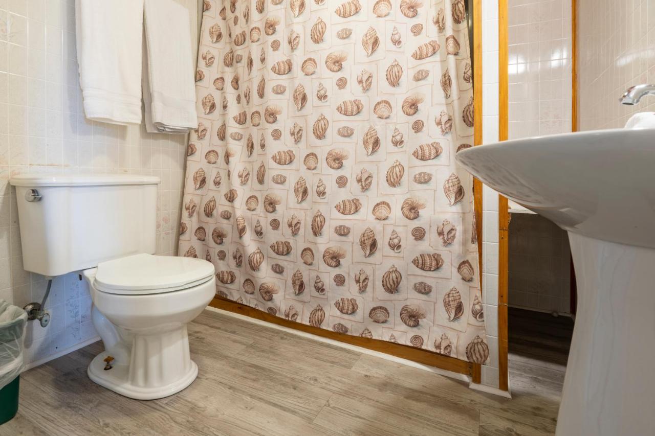 Deluxe Room at Blackbeard's Lodge