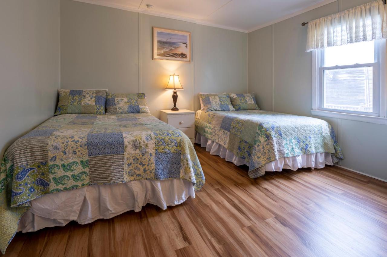 Deluxe Double Room (2 Adults + 1 Child) at Blackbeard's Lodge