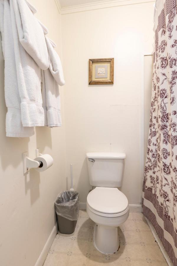 Deluxe Double Room (2 Adults + 1 Child) at Blackbeard's Lodge
