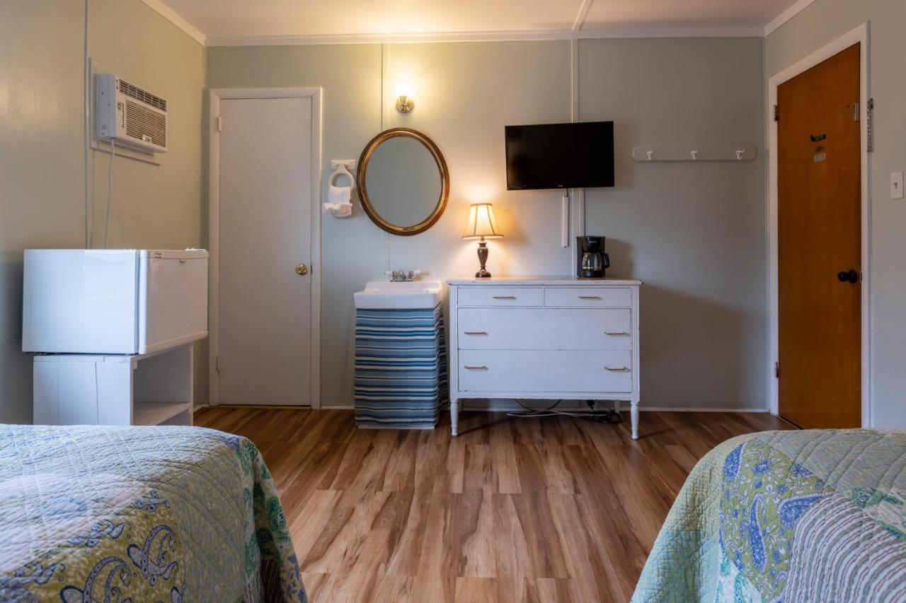 Deluxe Double Room (2 Adults + 1 Child) at Blackbeard's Lodge