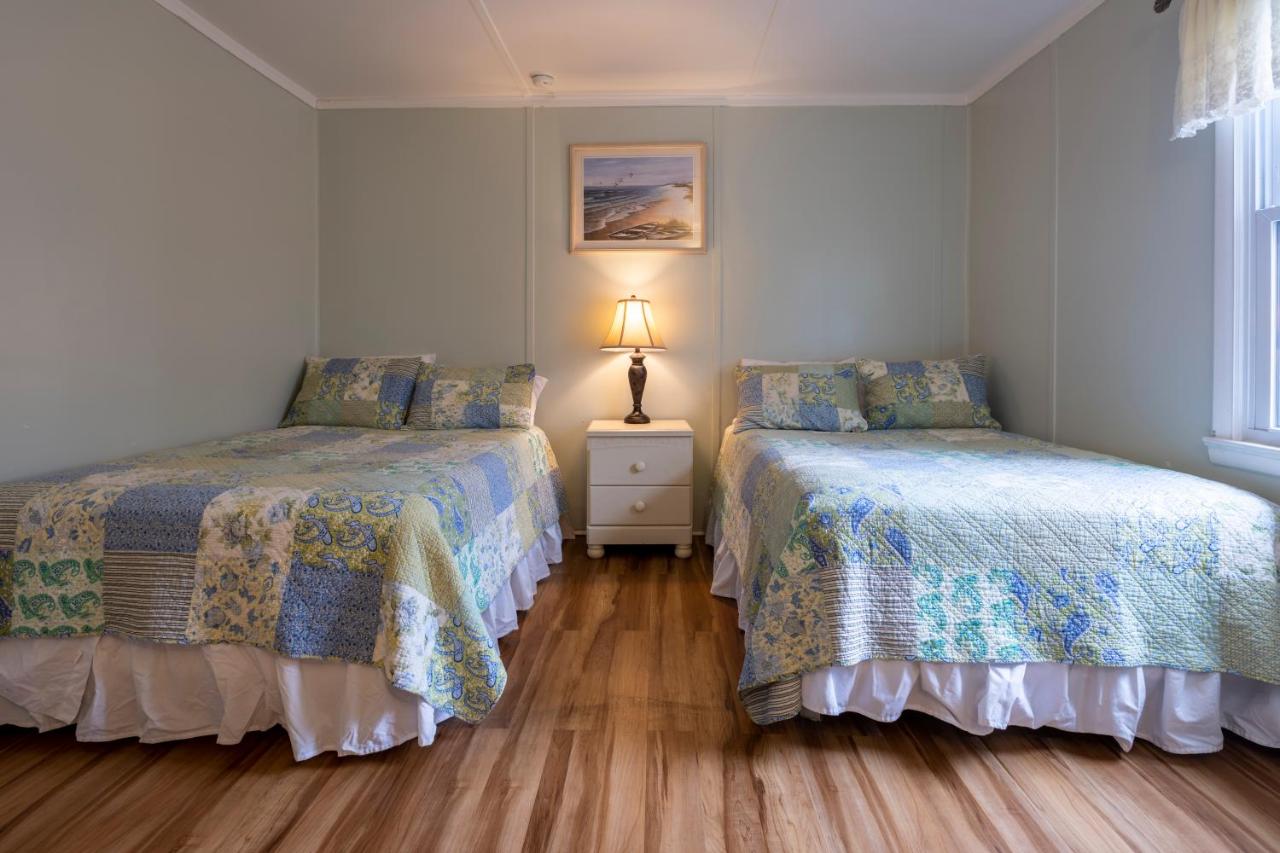 Deluxe Double Room (2 Adults + 1 Child) at Blackbeard's Lodge