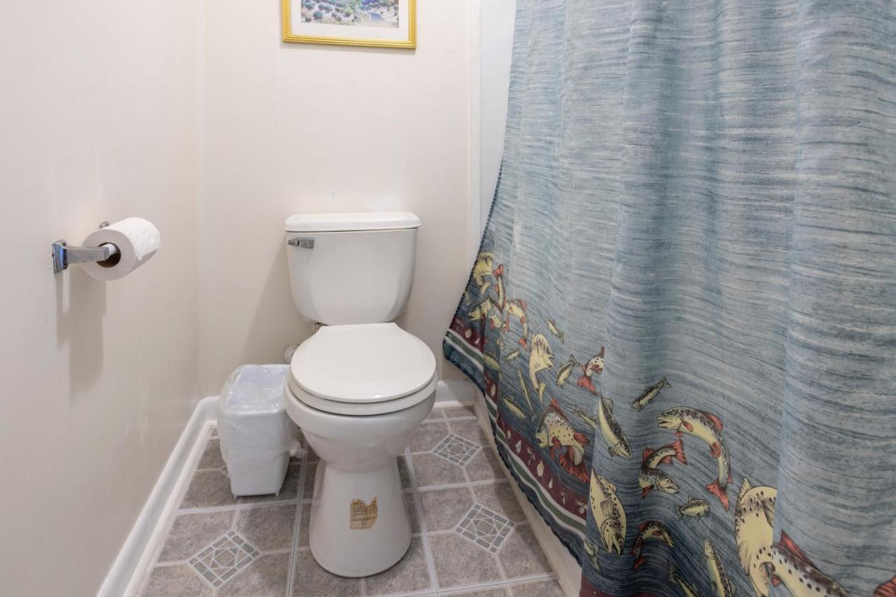 Double Room with Private Bathroom at Blackbeard's Lodge