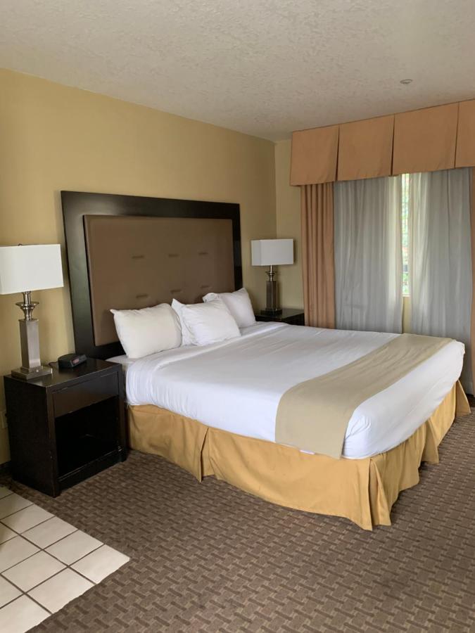 | Hotel Silver Lake