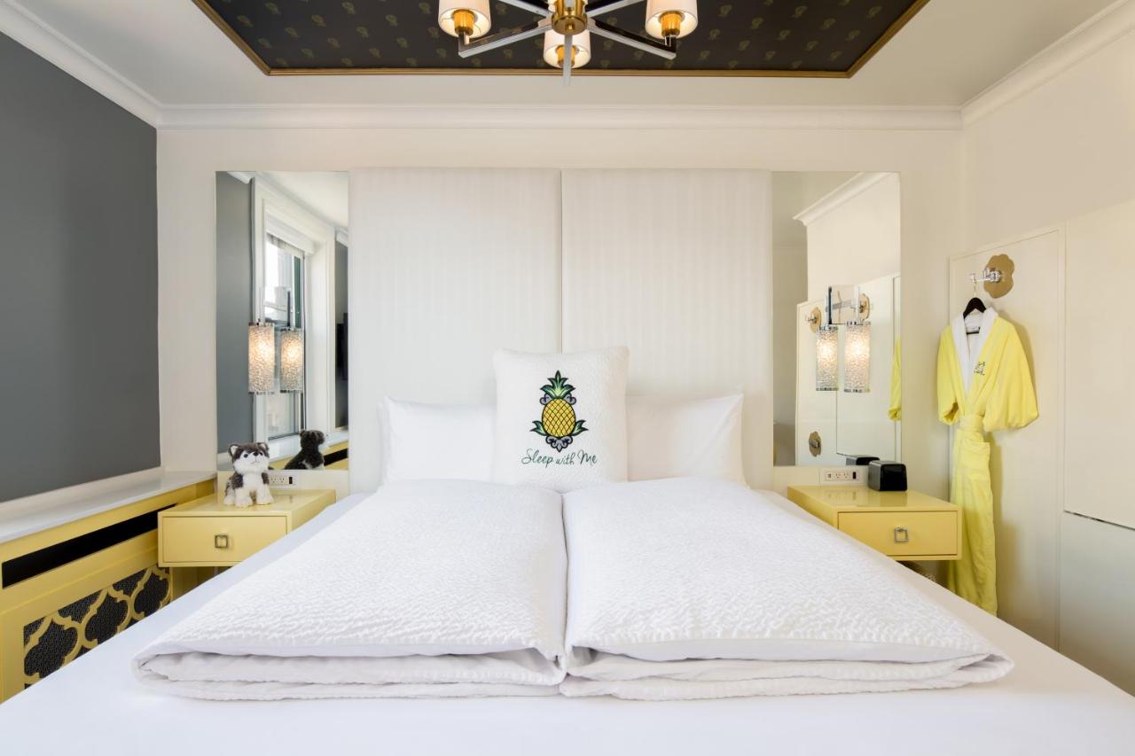 Deluxe King Room at Staypineapple, A Delightful Hotel, South End