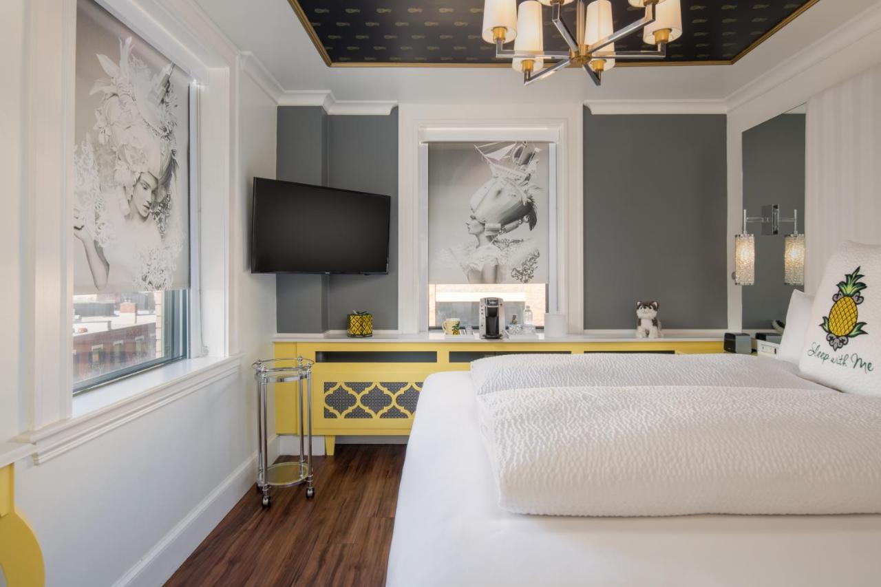 Corner King Room at Staypineapple, A Delightful Hotel, South End