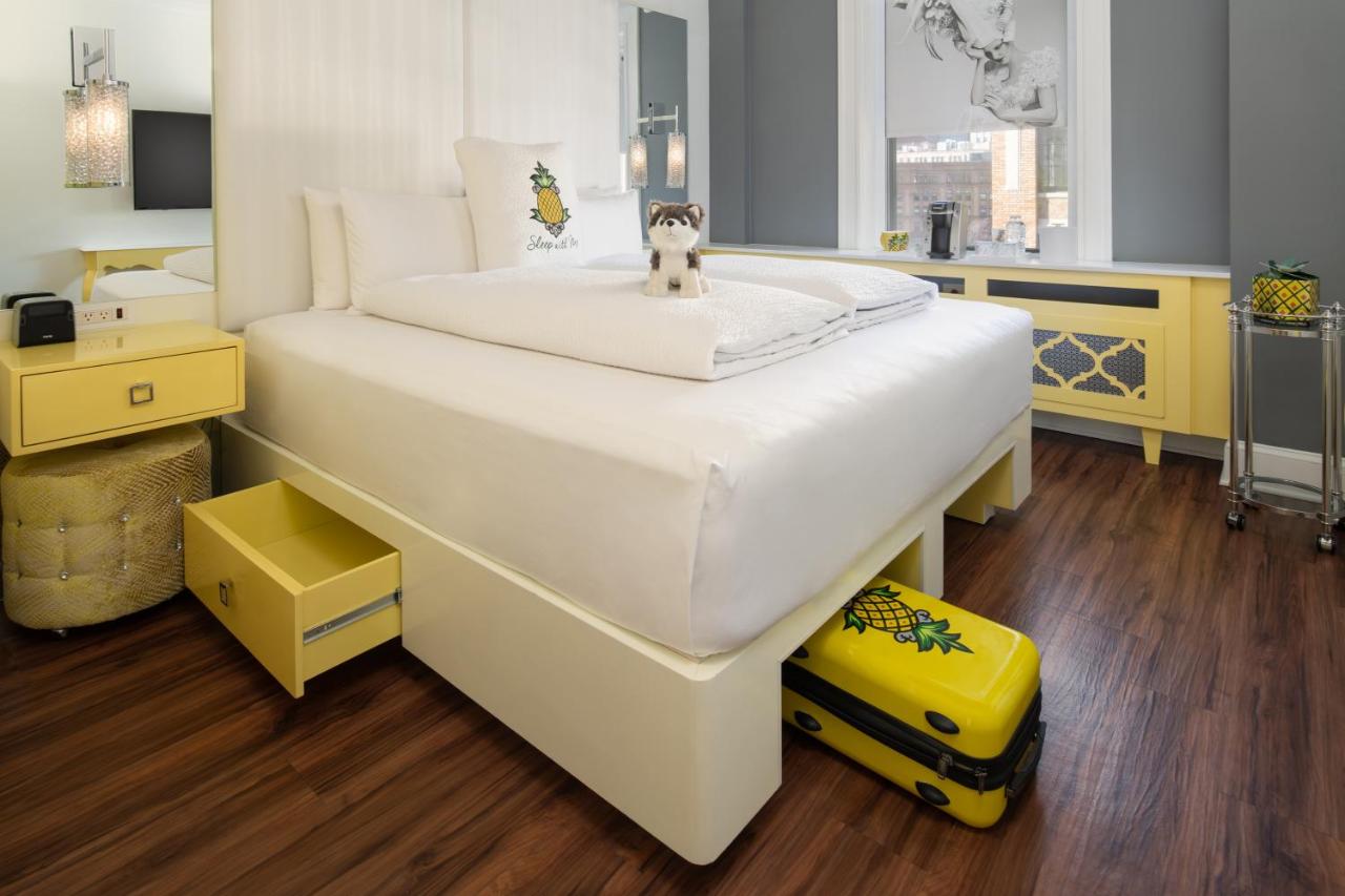 Deluxe King Room at Staypineapple, A Delightful Hotel, South End
