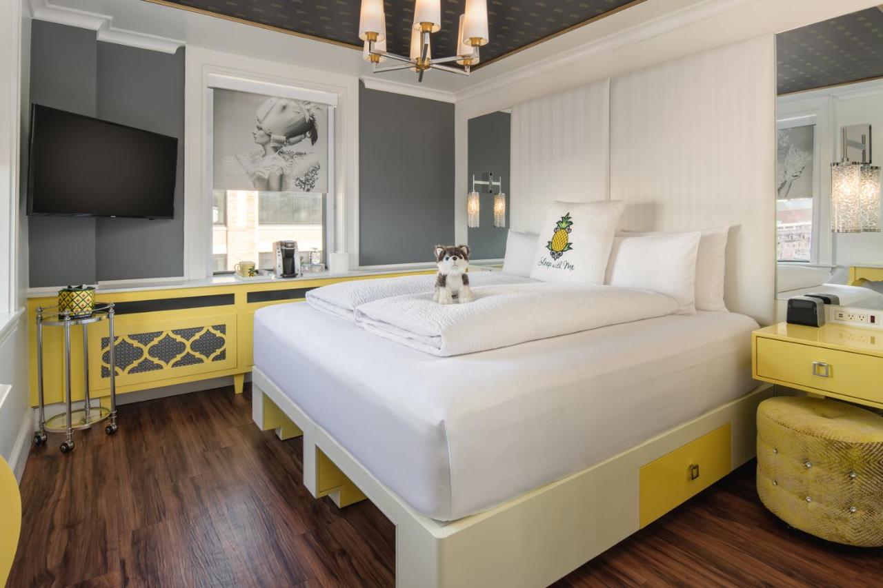 Corner King Room at Staypineapple, A Delightful Hotel, South End