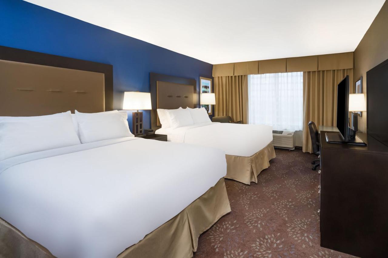 Twin Room - Mobility Access at Holiday Inn Terre Haute by IHG