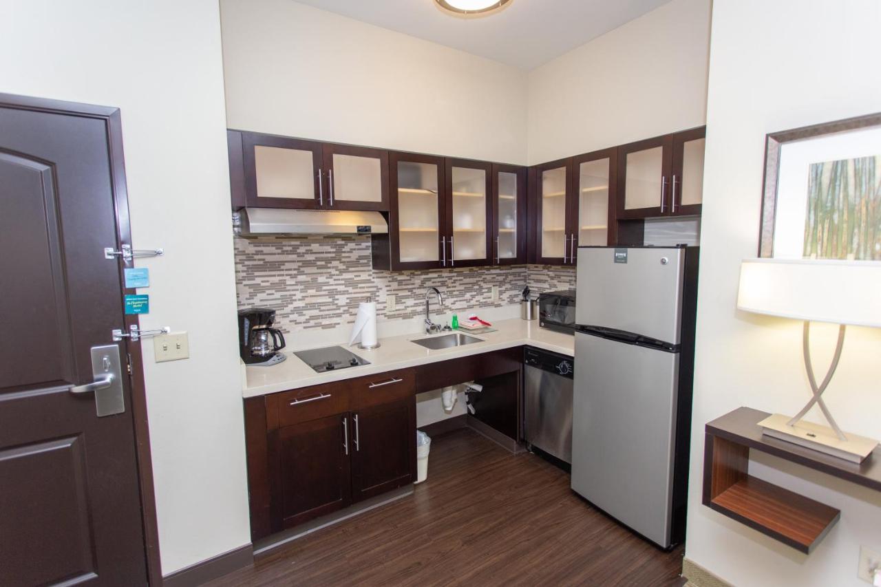 Queen Studio Suite - Disability Access with Bathtub/Non-Smoking at Staybridge Suites Bowling Green by IHG