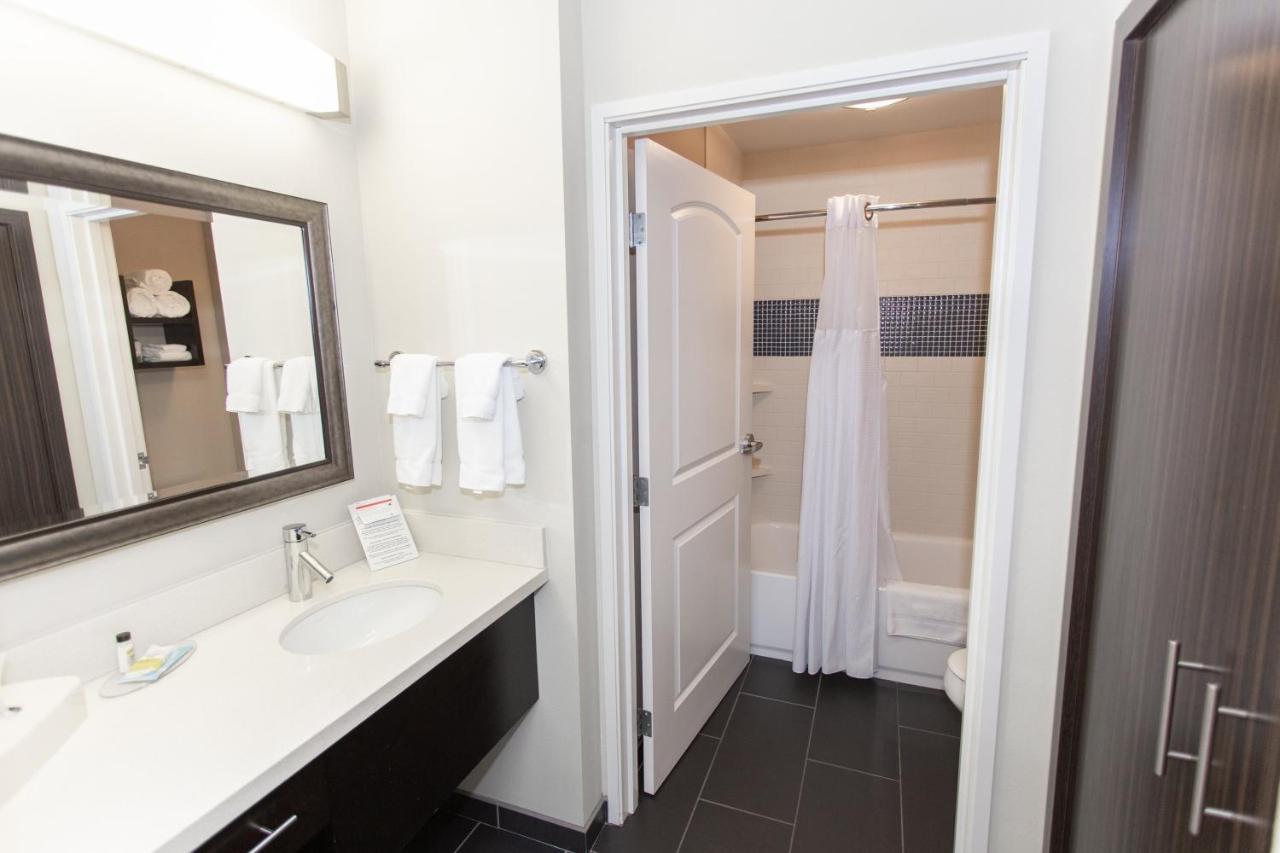 Deluxe Double Room at Staybridge Suites Bowling Green by IHG