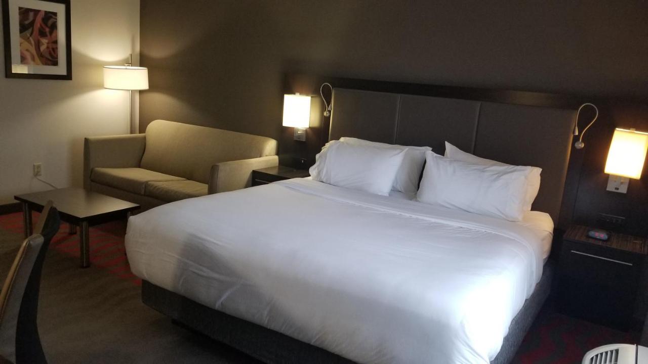 King Room - Mobility Access Tub - Non-Smoking at Holiday Inn Express Hotel & Suites Columbus-Groveport by IHG