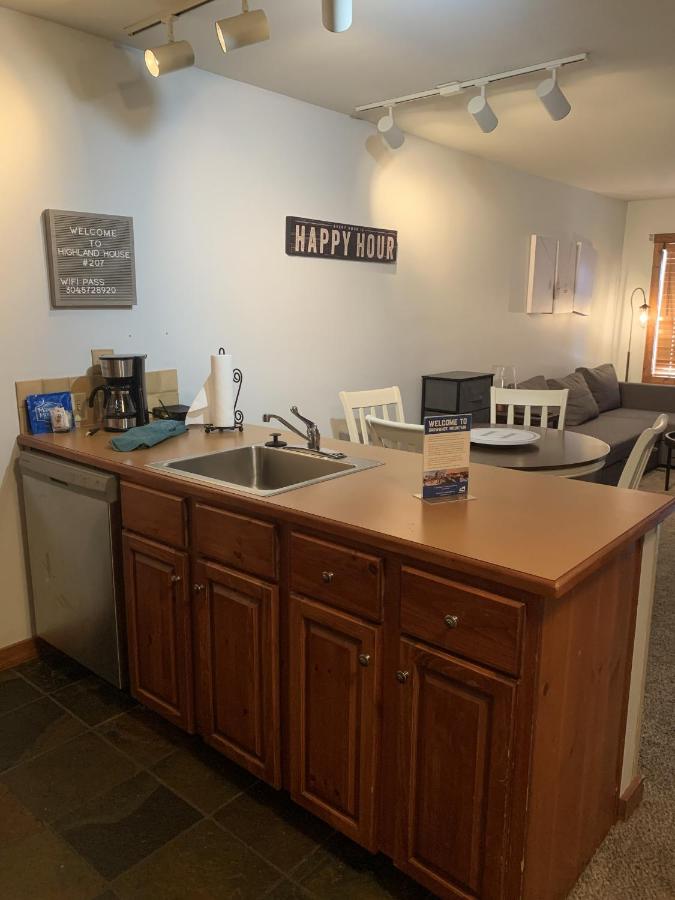 | Highland House 207 Slopeside, Village Area, Ski in out