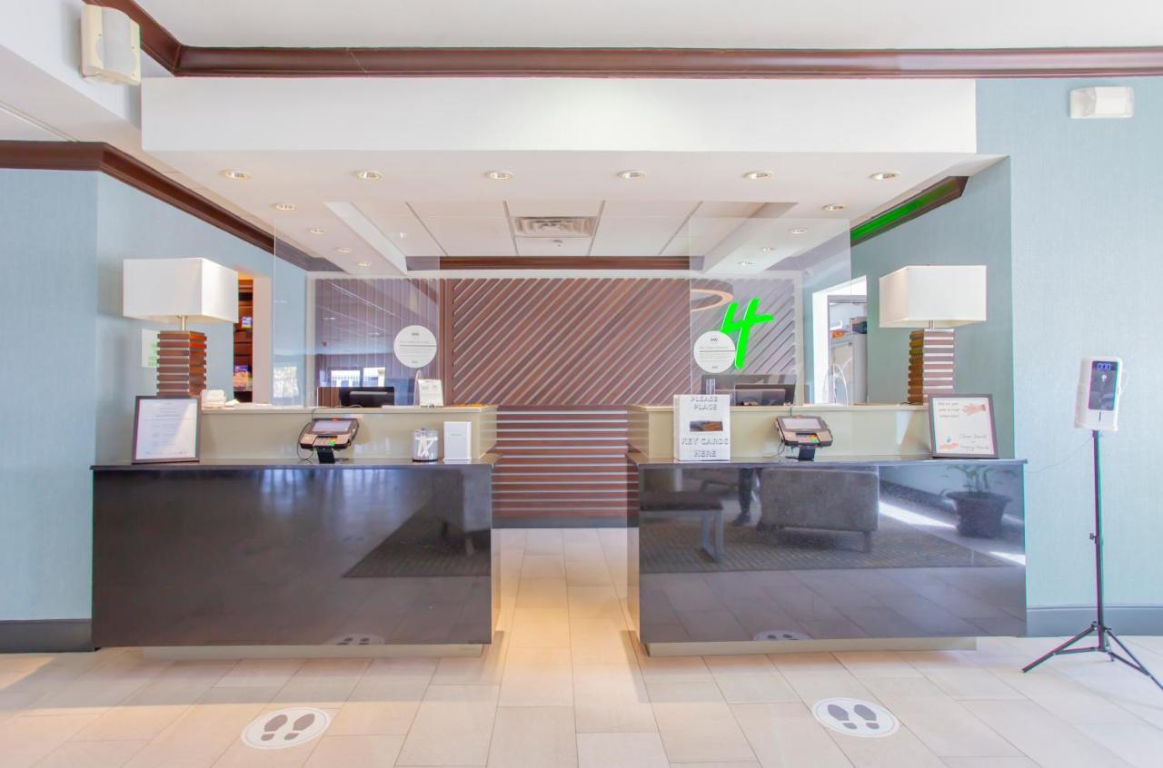  | Holiday Inn & Suites Spring - The Woodlands
