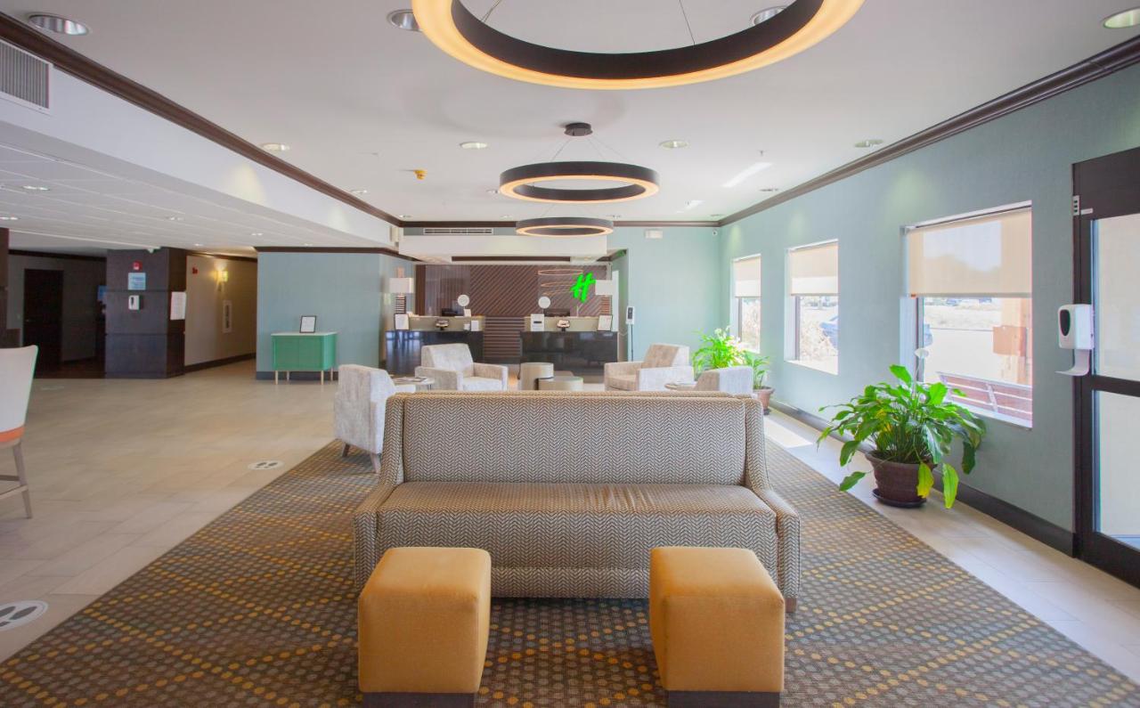  | Holiday Inn & Suites Spring - The Woodlands