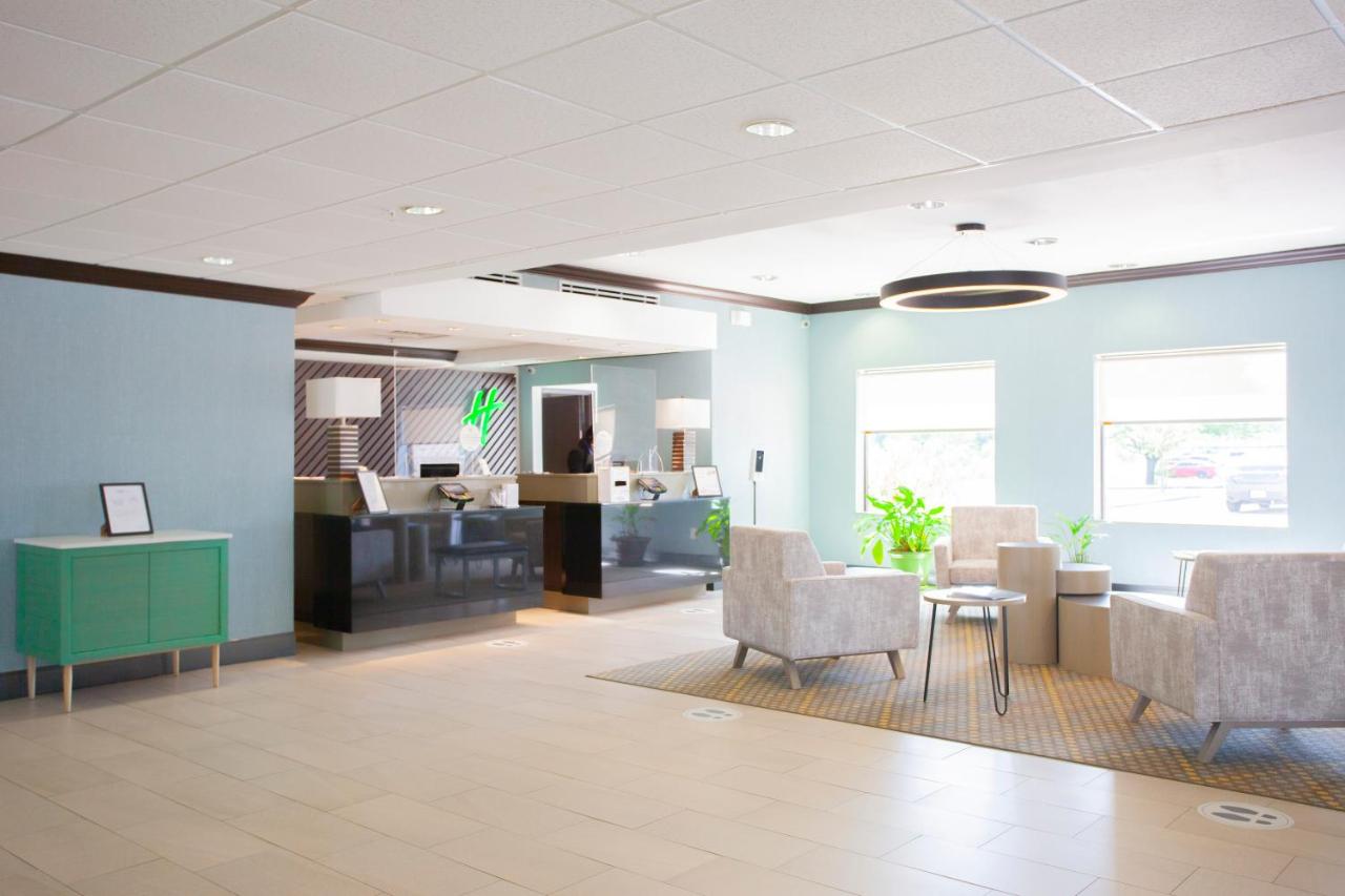  | Holiday Inn & Suites Spring - The Woodlands