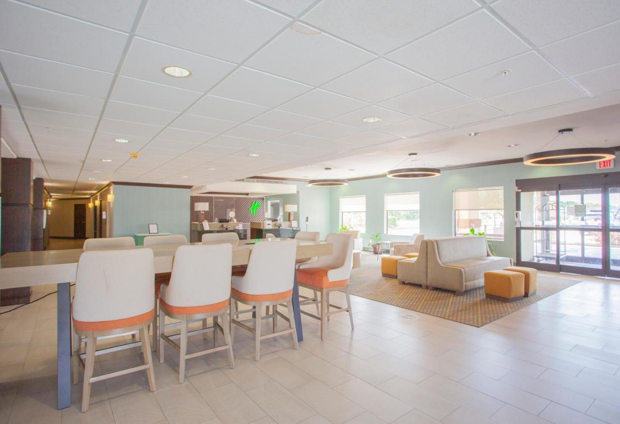  | Holiday Inn & Suites Spring - The Woodlands