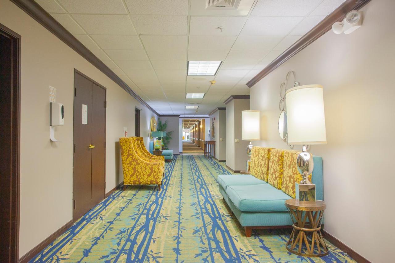  | Holiday Inn & Suites Spring - The Woodlands