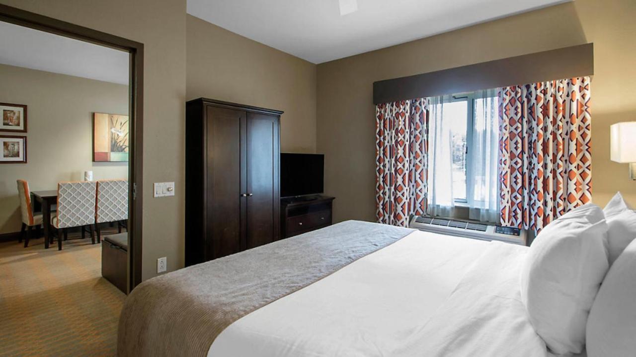 One-Bedroom Suite at Bluegreen Vacations Odyssey Dells Resort