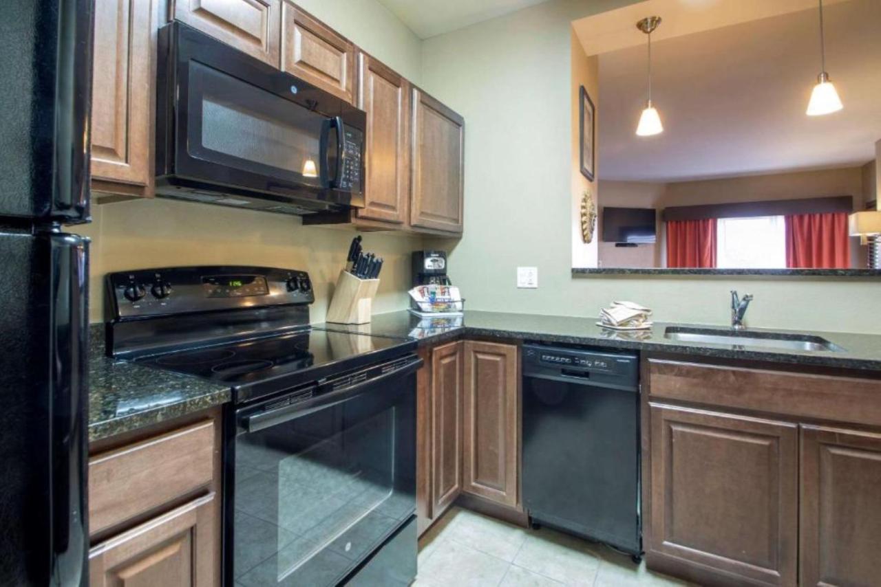Deluxe Two Bedroom Suite at Bluegreen Vacations Odyssey Dells Resort